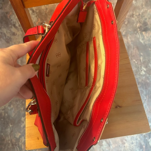 Like new Guess purse - Picture 3 of 3